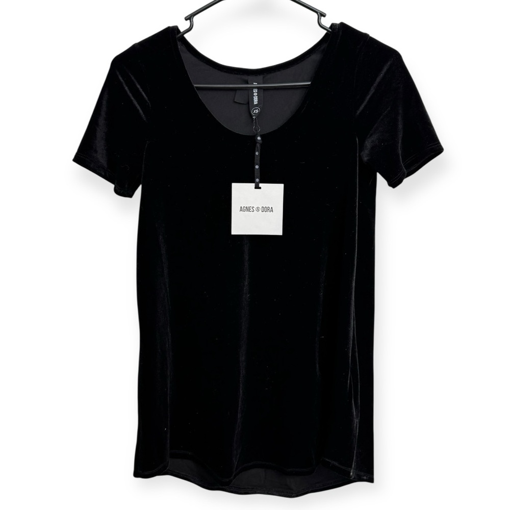 Agnes & Dora Black Fitted Short Sleeve Tee‎